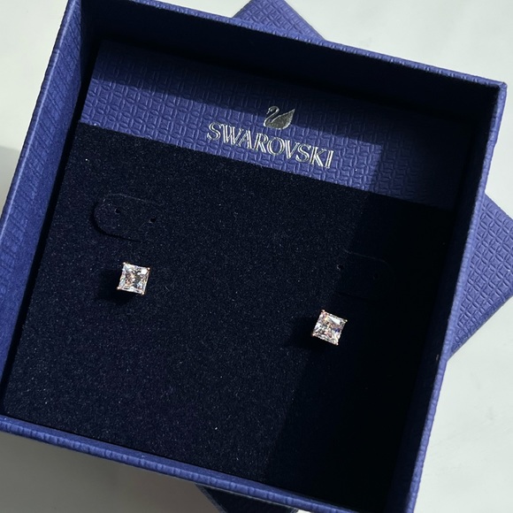 Swarovski Studs - Picture 1 of 3